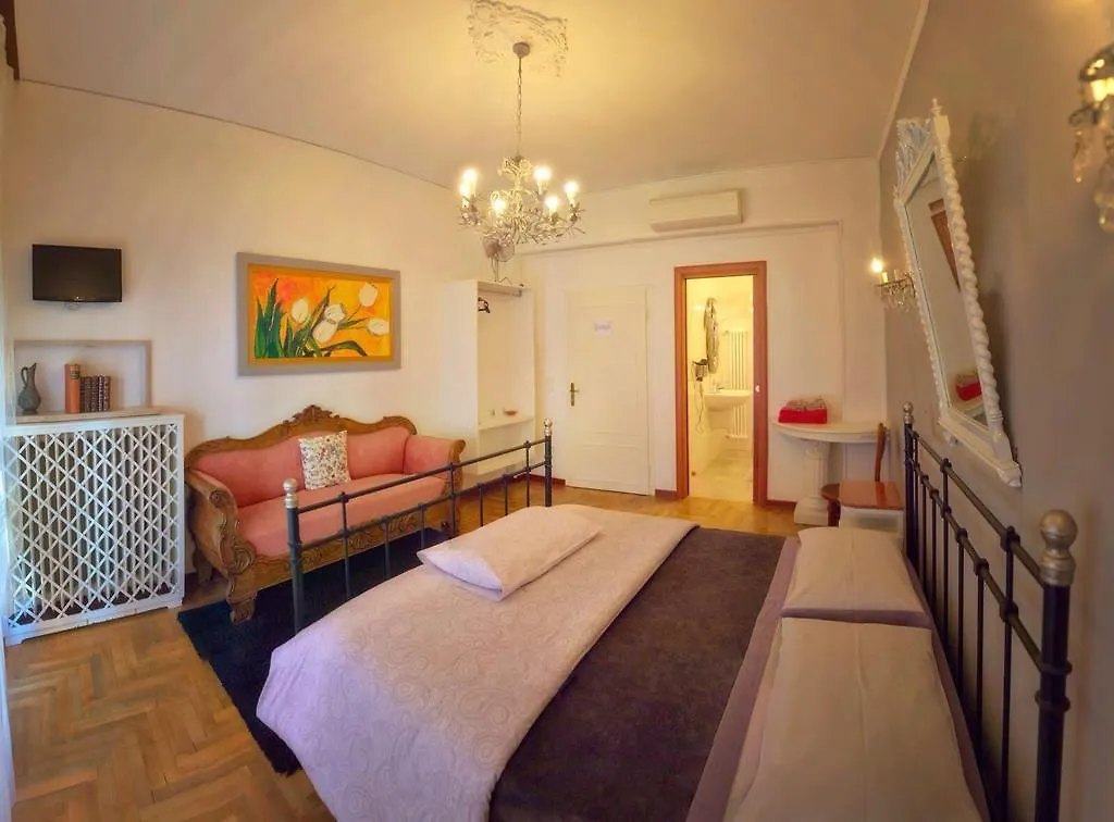 Alojamento de Acomodação e Pequeno-almoço B&B Madam Treviso